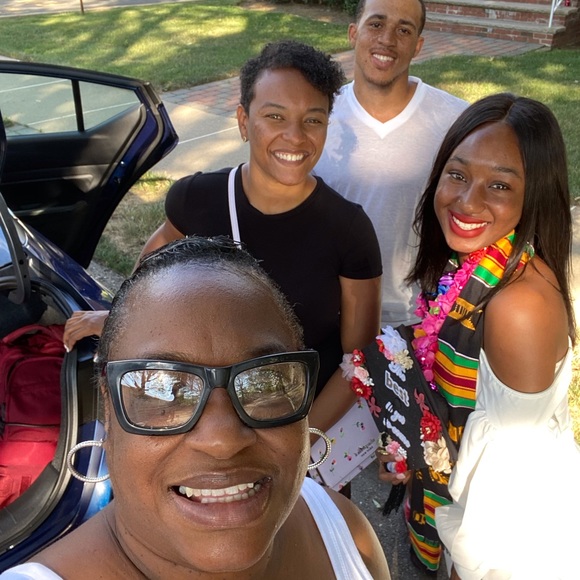 Meet your Posher, Dee - Picture 1 of 1